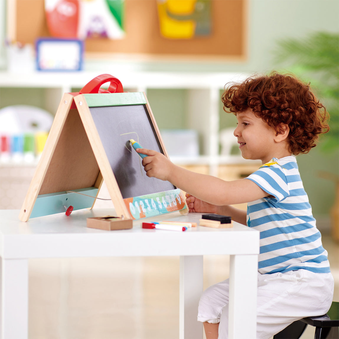 Hape store go easel