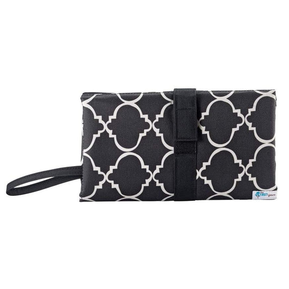 The First Years Changing Clutch - Black Quatro - MamaApp