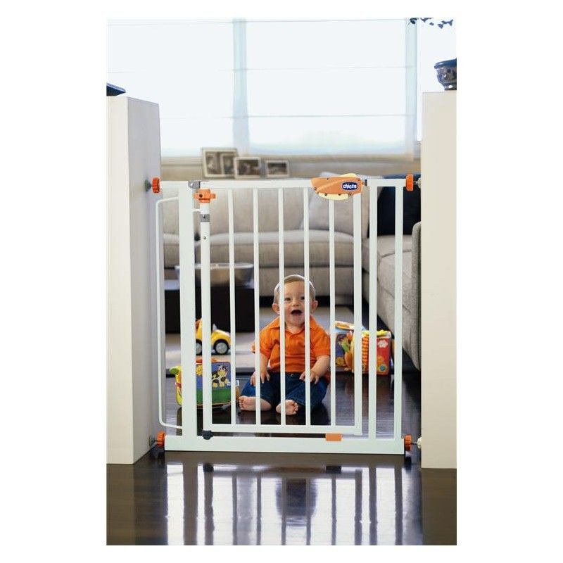 Chicco Nightlight Door Gate - White